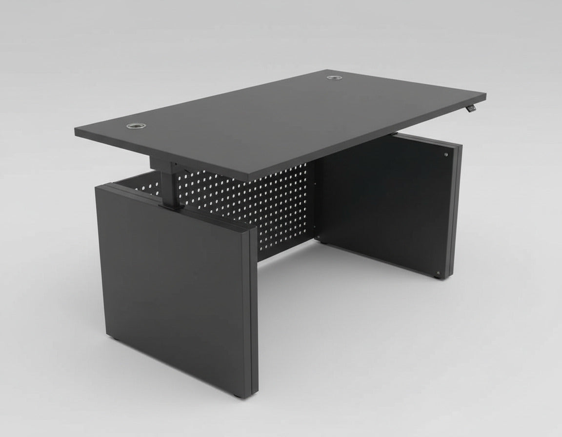 Dencon hæve-sænkebord 140x80 cm All Black Edition med sort linoleum bordplade og Linak motor, set fra skrå vinkel.